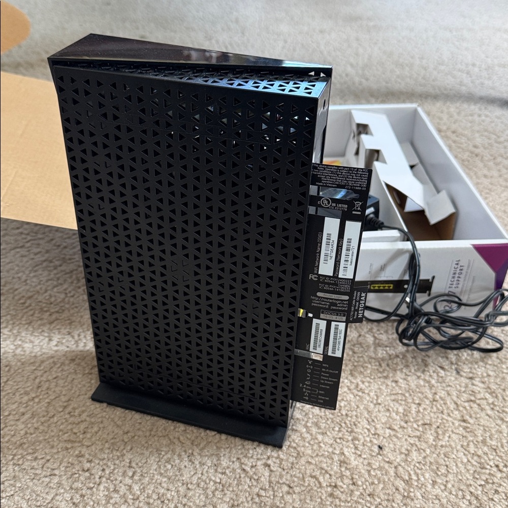NETGEAR AC1750 WiFi Cable Modem Router - Picture 5 of 6